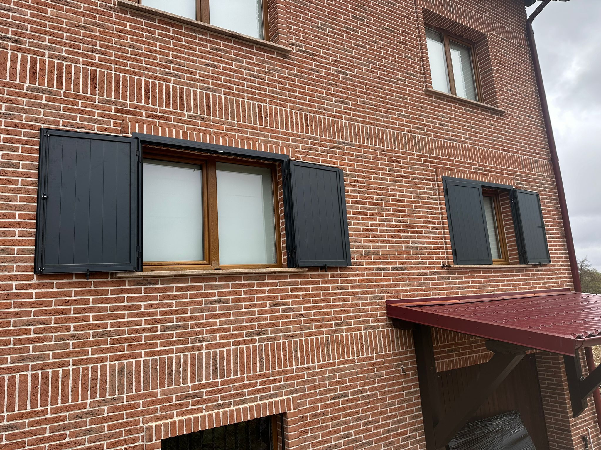 Obloane tip Scuretto din aluminiu antracit